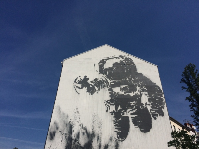 Victor Ash astronaut mural street art Berlin phyllthis